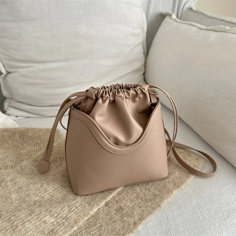 Minimalist PU Leather Bucket Bag For Women Retro Drawstring Shoulder Crossbody Bag Fashion Solid Color Stitching Design