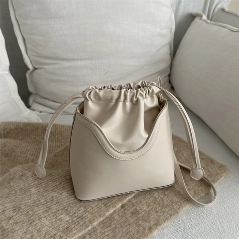 Minimalist PU Leather Bucket Bag For Women Retro Drawstring Shoulder Crossbody Bag Fashion Solid Color Stitching Design