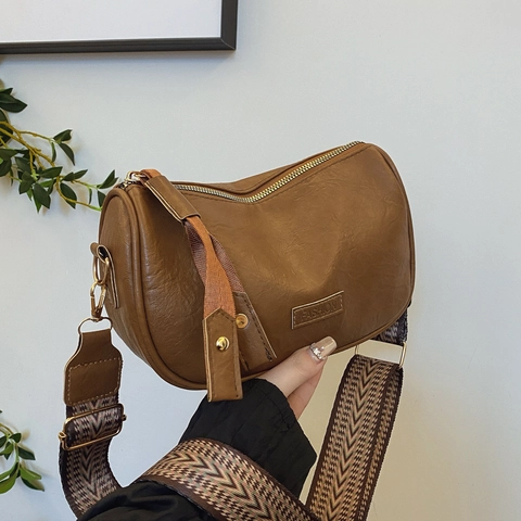 Vintage PU Leather Boston Shoulder Bag For Women Fashion Solid Color Crossbody Pillow Bag With Wide Geometric Woven Strap Handbag