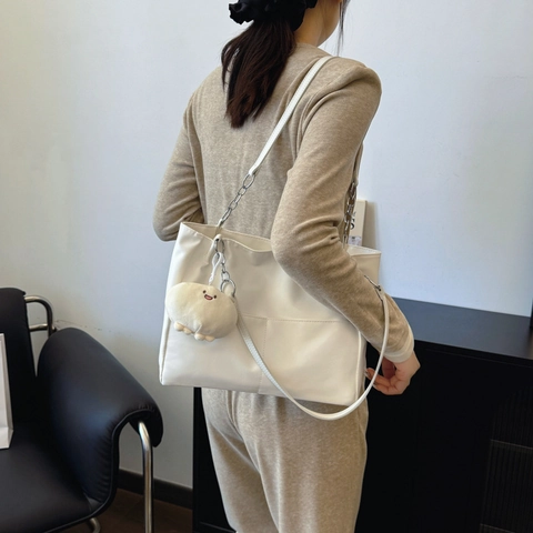 Borsa Tote In Pelle PU Grande Capacità Per Donna Borsa A Spalla Minimalista Con Catena Argentata E Ciondolo In Peluche