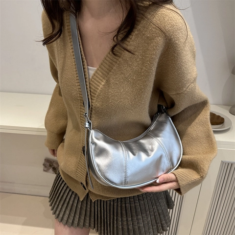 Bolso de Media Luna de Cuero PU Brillante Vintage para Mujer Color Sólido Correa Ajustable Bolso de Axila Tendencia Calle