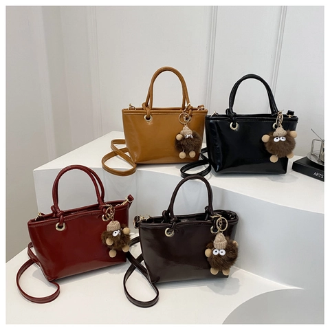 Women Retro PU Leather Handbag Glossy Bucket Shoulder Crossbody Bag Minimalist Solid Color Commuter Tote With Charm