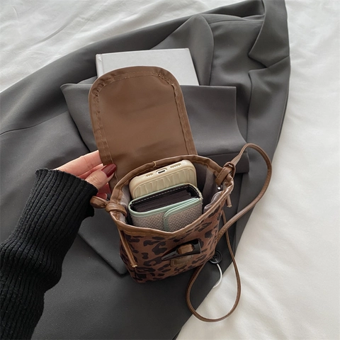 Borsa A Tracolla Per Telefono Leopardata Donna Nylon Texture Camoscio Mini Borsa Quadrata Con Bottone Alamaro