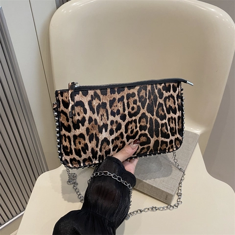 Leopard Print Crossbody Bag For Women Chic PU Leather Shoulder Bag With Metal Chain Strap And Rivets Punk Style