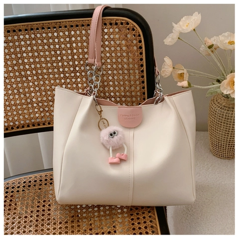 Bolso Tote Para Mujer Cuero PU Gran Capacidad Color Contrastado Correa Cadena Con Colgante Monstruo De Peluche Estilo Coreano