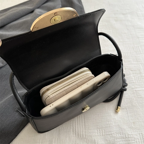 Borsa Baguette In Pelle PU Minimalista Con Fibbia A Mezzaluna Dorata E Tracolla A Nodo Borsa Sottobraccio Da Donna