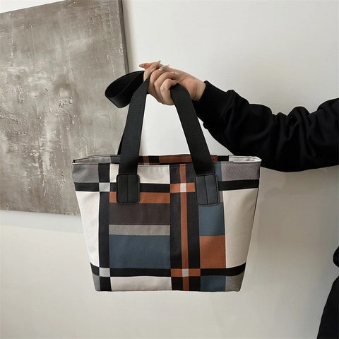 Color Block Geometrische Karo Tote Bag Große Kapazität Nylon Canvas Schultertasche Moderne Lässige Damen Pendeltasche