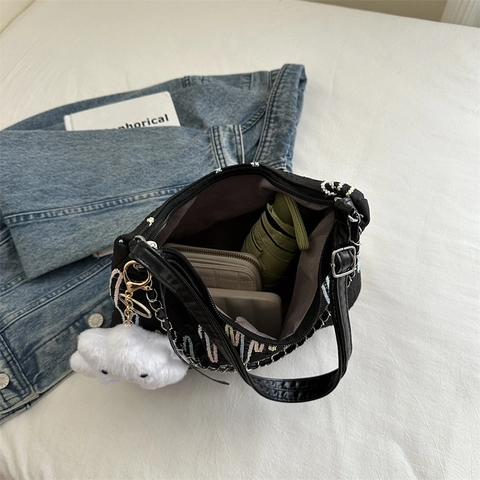 Damen Unterarm Schultertasche Bunte Wellenstickerei Strukturierter Stoff Handtasche Mit Metallkette Und Plüschwolkenanhänger