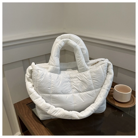 Sac à Épaule Matelassé de Grande Capacité pour Femmes Tote Bag en Nylon Léger Décontracté Style Nuage pour Voyage Quotidien