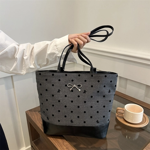 Dames Tote Bag Nylon Stof Met Hart Stip Print Grote Capaciteit Schoudertas Met Metalen Strik Decor Zoete Stijl