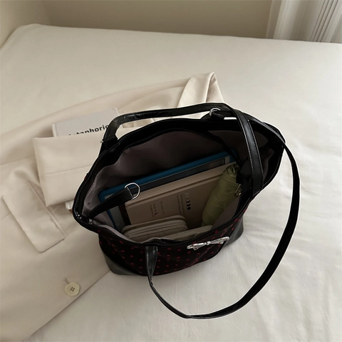 Dames Tote Bag Nylon Stof Met Hart Stip Print Grote Capaciteit Schoudertas Met Metalen Strik Decor Zoete Stijl