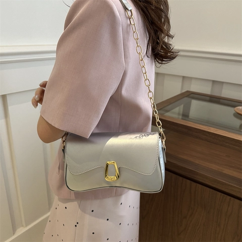 Women PU Leather Crossbody Bag With Geometric Gold Buckle And Chain Strap Trendy Minimalist Shoulder Handbag Chic