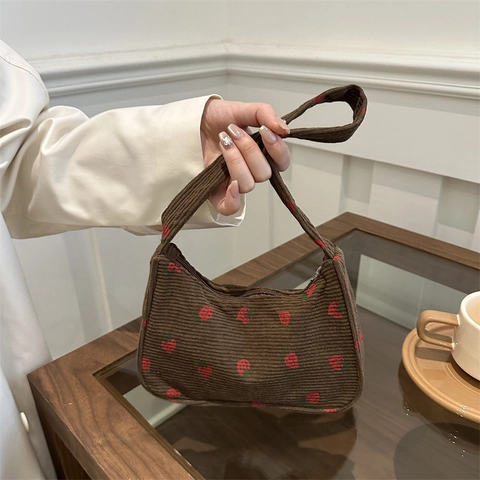 Sac Sous le Bras en Velours Côtelé pour Femmes Motif Fraise Style Coréen Sac à Épaule Hobo Mode Décontractée Quotidienne
