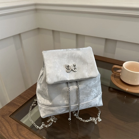 Mini Rucksack Damen Metall Schmetterlingsschnalle Kettengurt Kordelzug Samt PU Leder Mode Kleiner Schulrucksack Y2K
