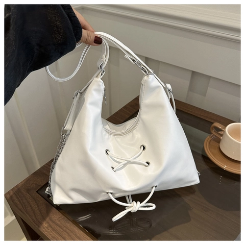 Damen PU Leder Hobo Umhängetasche Große Kapazität Tote Bag Mit Schnürung Schleife Metallkette Lässig Schicke Handtasche