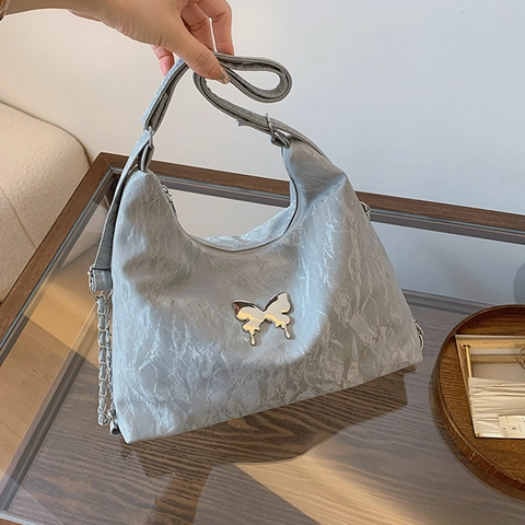 Women Hobo Shoulder Bag PU Leather Wrinkled Texture With Metallic Butterfly Decoration Chain Strap Trendy Commute Bag