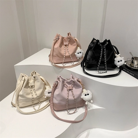 Sac Seau Femme En Cuir PU Cordon Bandoulière Sac À Dos Sac À Main Avec Chaîne En Métal Niche Tendance Décontracté Mode