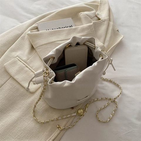 Borsa A Secchiello Da Donna Pelle PU Chiusura Con Coulisse Tracolla Moda Con Catena E Sfera Regolabile Stile Minimalista