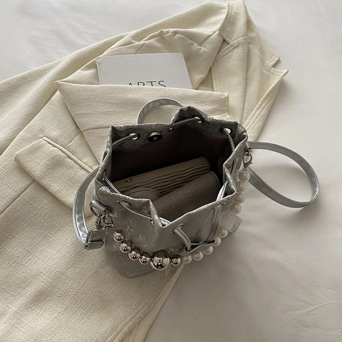 Bolso De Cubo Con Asa De Perlas Artificiales Para Mujer Cuero PU Metálico Cordón Hombro Bolso Bandolera Minimalista Elegante