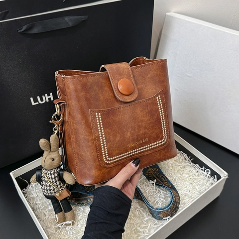 Retro PU Leder Eimer Umhängetasche Für Damen Mit Breitem Besticktem Riemen Im Ethno Stil Vintage Schultertasche