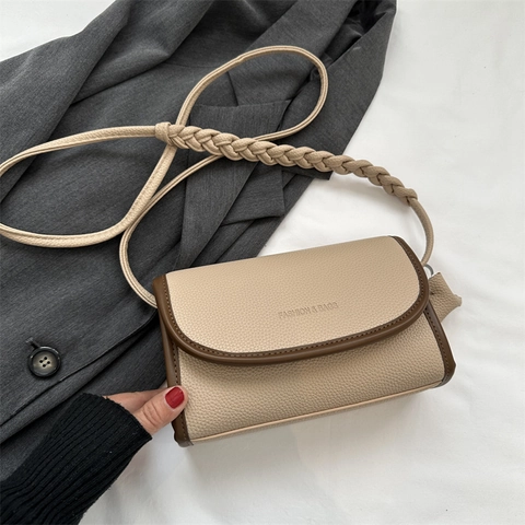 Dames Crossbodytas Van PU-Leer Met Litchi-Textuur Contrasterende Rand Gevlochten Riem Olifant Hanger Retro Schoudertas