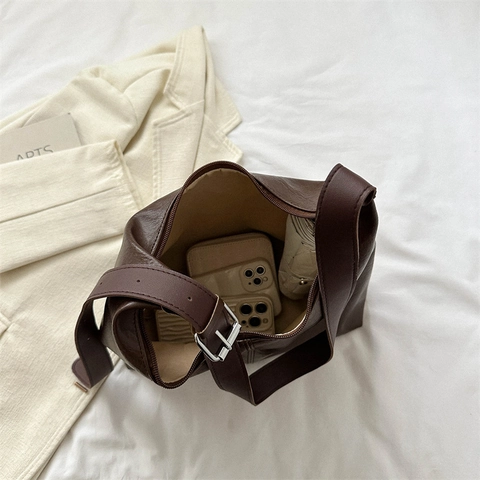 Retro PU Leather Hobo Shoulder Bag Large Capacity Adjustable Strap Minimalist Commute Vintage Tote Bag For Women