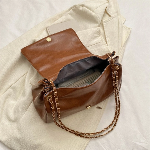 Borsa A Tracolla Da Donna In Pelle PU Lucida Con Catena In Metallo Patta Borsa Capiente Elegante Per Tutti I Giorni