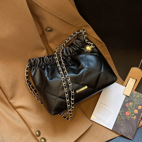 Geweatteerde PU Leren Crossbody Tas Voor Dames Geplooide Schoudertas Met Diamantpatroon En Gouden Bal Kettingriem