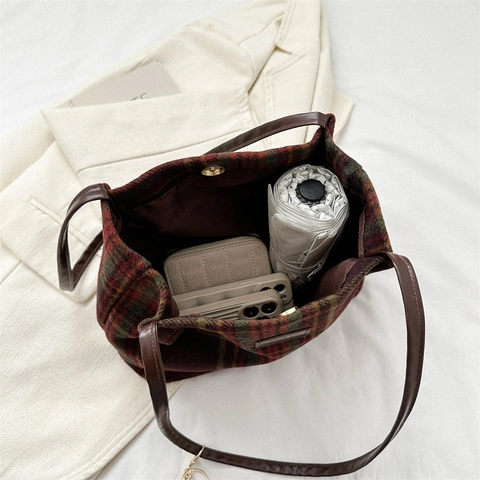 Retro Plaid Woolen Tote Bag For Women Large Capacity Shoulder Bag With Plush Pendant Underarm Bag Commuting Fashion Handbag