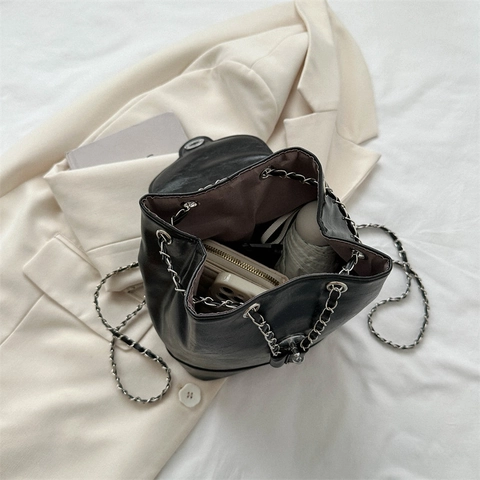 Zaino Moda Donna Pelle PU Tracolla A Catena Chiusura Girevole Piccolo Design Versatile Urbano Minimalista