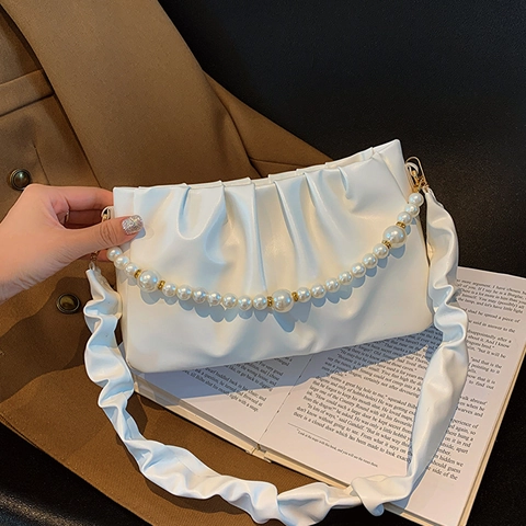 Ruched PU Leather Crossbody Bag For Women With Faux Artificial Pearl Chain Elegant Pleated Cloud Shoulder Bag Fashion Underarm Bag