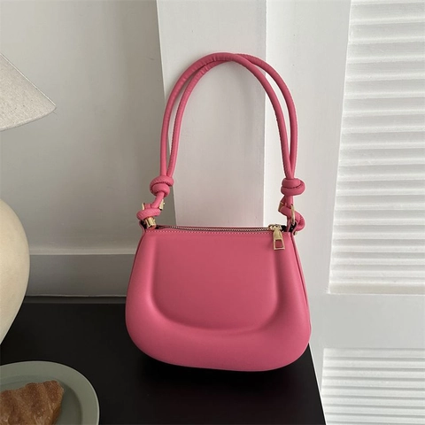 Minimalist PU Leather Underarm Shoulder Bag For Women With Knotted Strap Gold Zipper Padded Trendy Fashion Hobo Bag