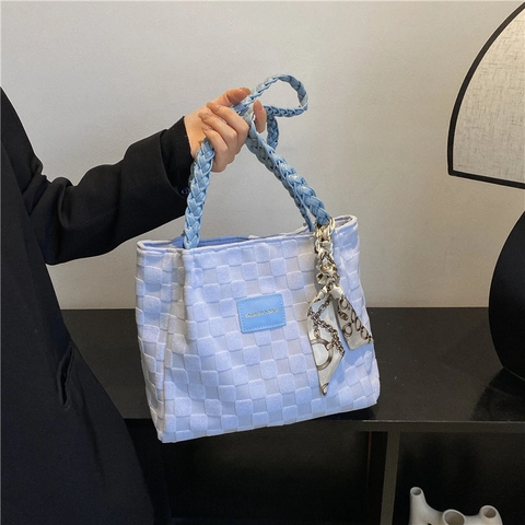 Damen Gewebte Tragetasche Schachbrettmuster Geflochtener Griff Schultertasche Mit Dekorativem Satinnschal Lässig