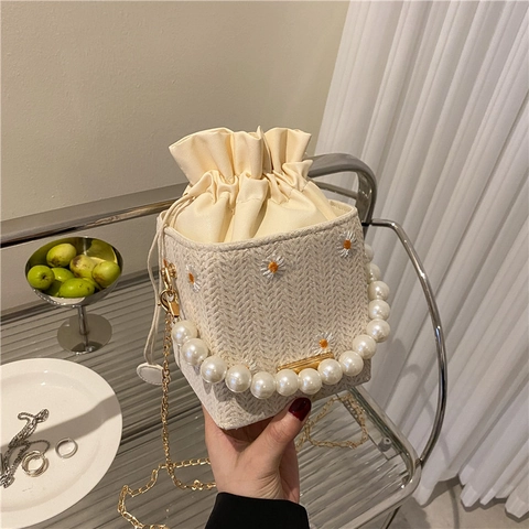 Damen Stroh Gewebte Beuteltasche Florale Gänseblümchen Stickerei Künstliche Perlen Griff Kette Crossbody Mini Kordelzug Handtasche