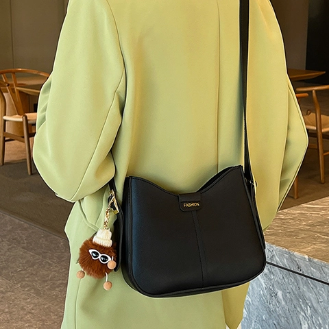 Retro PU Leather Bucket Shoulder Bag For Women Fashion Simple Crossbody Bag With Plush Monster Charm Solid Color Hobo Bag