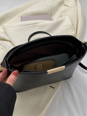 Minimalist PU Leather Crossbody Bag For Women Retro Shell Shoulder Bag With Gold Metal Decor Adjustable Strap