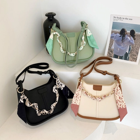 Bolso De Hombro Elegante De Cuero PU Para Mujer Con Mango De Cadena De Metal Envuelto En Bufanda De Satén