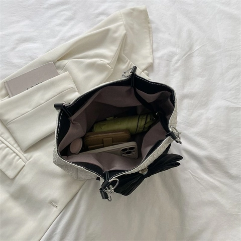 Large Capacity Tote Bag For Women Pleated Nylon Shoulder Bag With Big Bow Decoration Metal Chain Strap Contrast Color Handbag