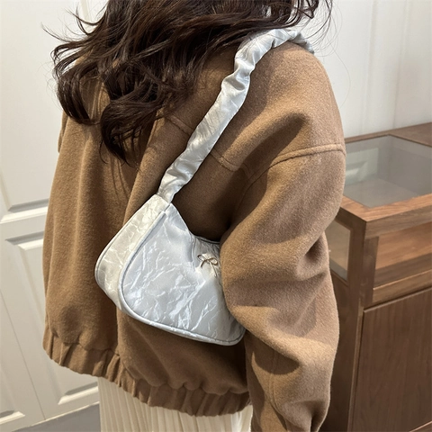 Sac sous le bras froncé pour femme avec nœud Style coréen Sac à bandoulière nuage Sac carré minimaliste Sac à main de soirée