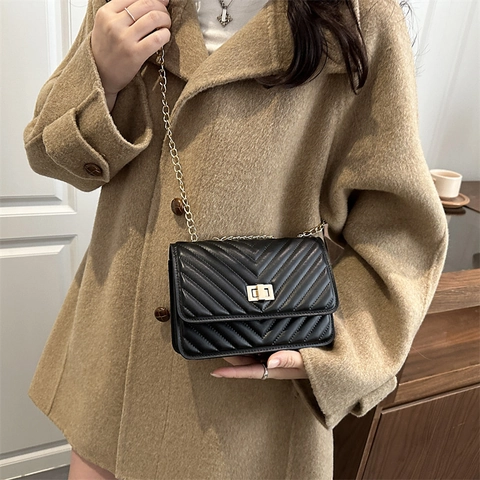Quilted Crossbody Bag For Women Chic Chevron Pattern PU Leather Gold Metal Chain Strap Twist Lock Shoulder Purse
