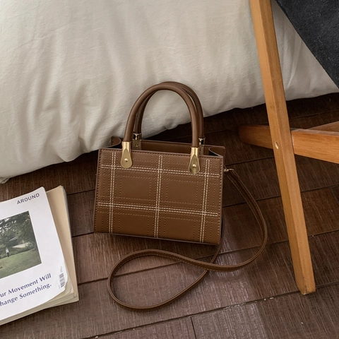 Women Retro PU Leather Shoulder Bag Grid Stitching Pattern Small Square Bag With Wooden Beads Pendant Elegant Crossbody Handbag