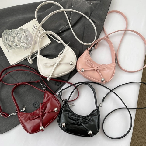 Damen Mini Schleife Halbmond Schultertasche Süße PU Leder Handtasche Umhängetasche Metallkugel Akzente Täglich Party Mode