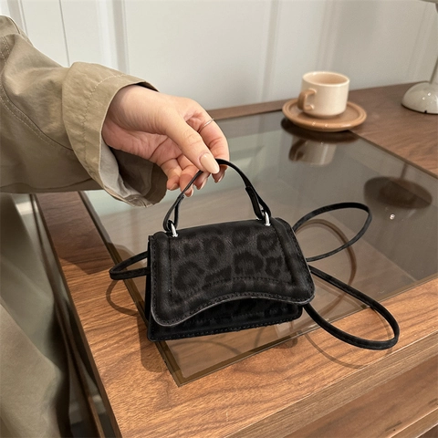Damen Leopardenmuster Mini Umhängetasche Urban Einfach PU Leder Klappe Handtasche Mode Mikro Kleine Quadratische Tasche