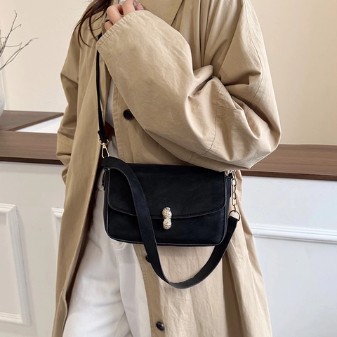 Vintage Crossbody Bag PU Leather Matte Texture Peanut Shaped Gold Buckle Minimalist Shoulder Bag For Women