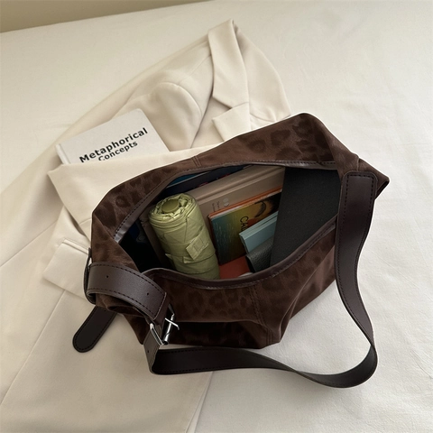 Luipaardprint Hobo Tas Imitatiesuède Grote Capaciteit Schoudertas Met Honkbal Bedel Vintage Urban Simpel Voor Dames