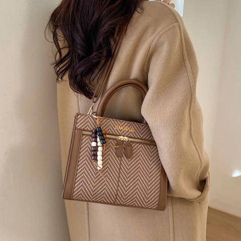 Women Retro Handbag PU Leather Herringbone Pattern Crossbody Shoulder Bag Double Zipper Top Handle Wooden Bead Charm