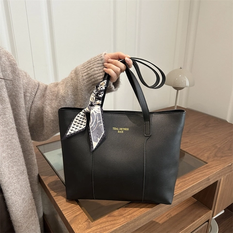 Bolso Tote Grande Cuero PU Retro Simple Viajero Bolso De Hombro Con Pañuelo De Satén Para Mujeres