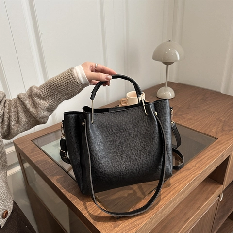Women Tote Bag Lychee Pattern PU Leather Large Capacity Minimalist Korean Style Commuter Shoulder Handbag Gold Hardware