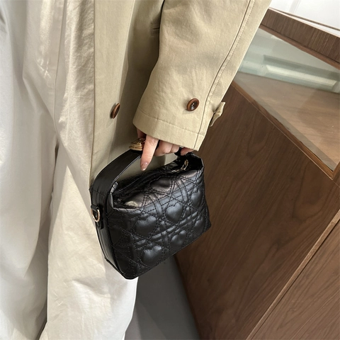 Borsa A Tracolla Trapuntata Cuore Pelle PU Piccola Borsa A Mano Spalla Hardware Dorato Borsa Moda Vintage Per Donna