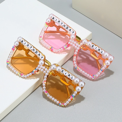 Square Birthday Girl Sunglasses Oversized Artificial Pearl Metal Chain Temple UV400 Party Eyewear Fashion Decorative For Women